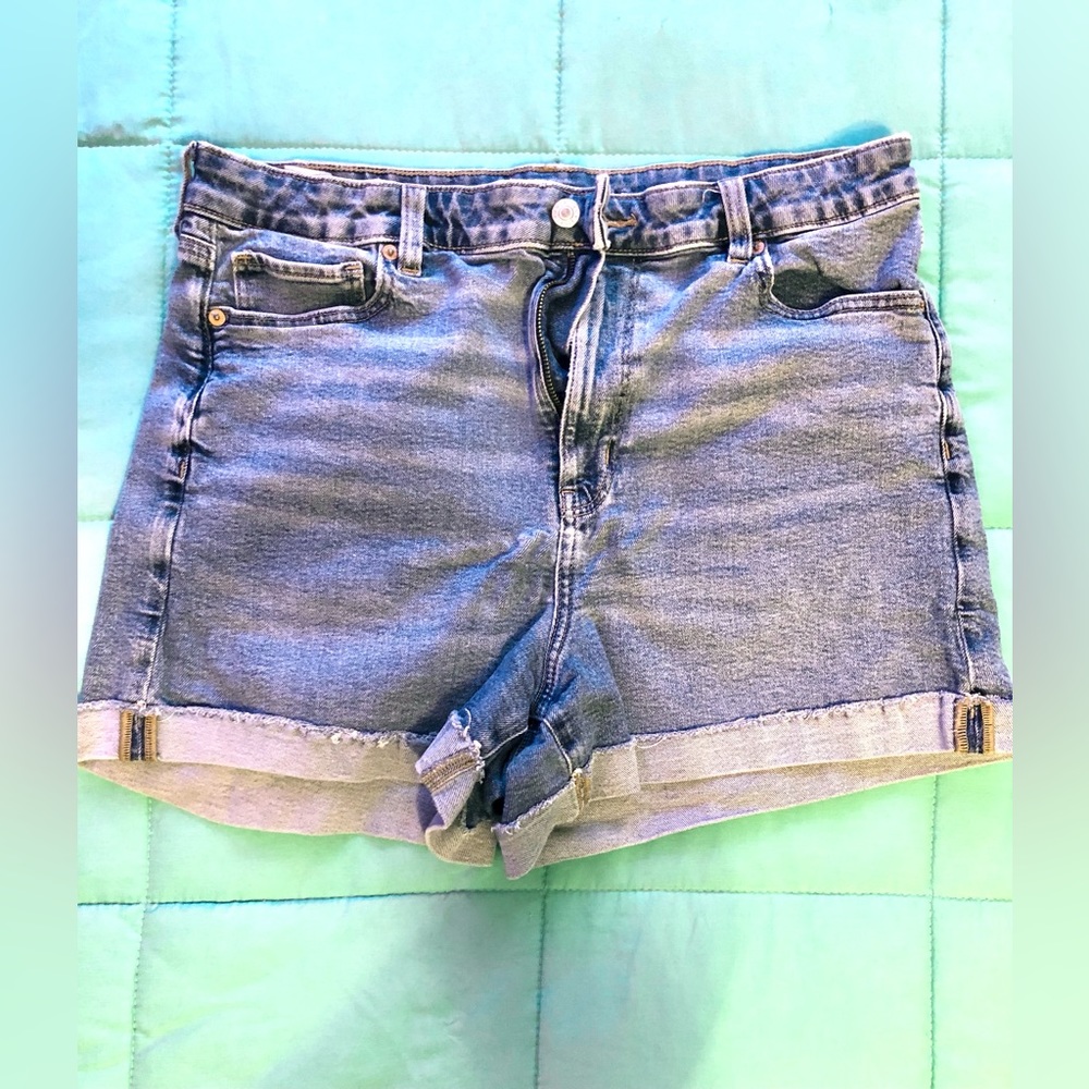 American Eagle roll up stretch denim shorts. Size 16.